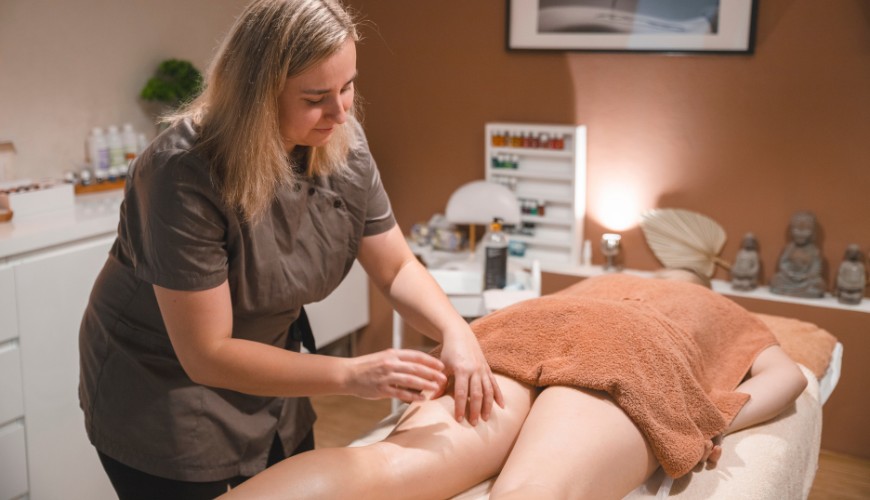 Mgr. Dominika Fišmistrová, Therapeutin der Lymphmodellierung nach Manuela Shala führt die Lymphmodellierung durch