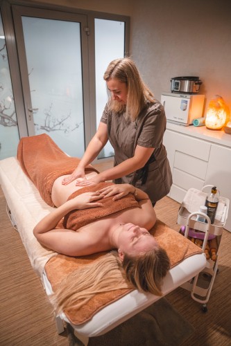 Mgr. Dominika Fišmistrová, Therapeutin der Lymphmodellierung nach Manuela Shala führt die Lymphmodellierung durch