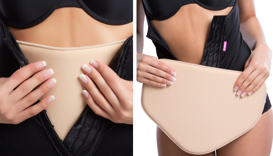 Ein Frau hält die beige Schaumstoffeinlage „KPad“ von LIPOELASTIC in die Kamera mit beiden Händen. Links wird die Anwendung der Schaumstoffeinlage im Kompressionsmieder mit Variant gezeigt.