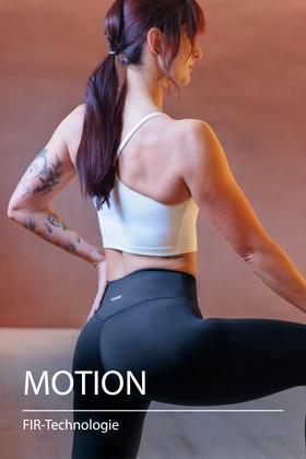 Frau trägt die MOTION leggings von LIPOELASTIC 
