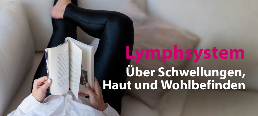 Frau in der FLOW leggings auf einem Sofa 